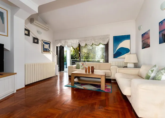Hébergement de vacances Mit Pool- Grosser Garten By Interhome