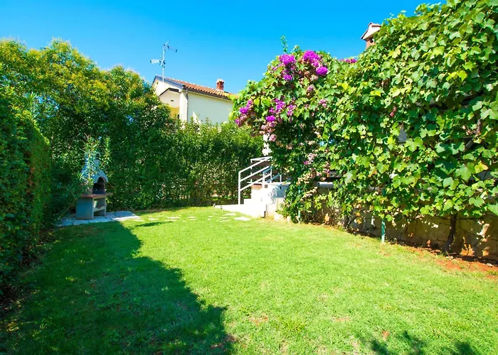 Mit Pool- Grosser Garten By Interhome * Πόρετς