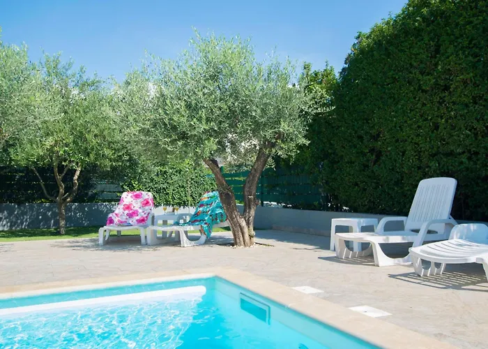 Mit Pool- Grosser Garten By Interhome Πόρετς