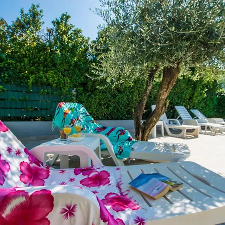 Hébergement de vacances Mit Pool- Grosser Garten By Interhome