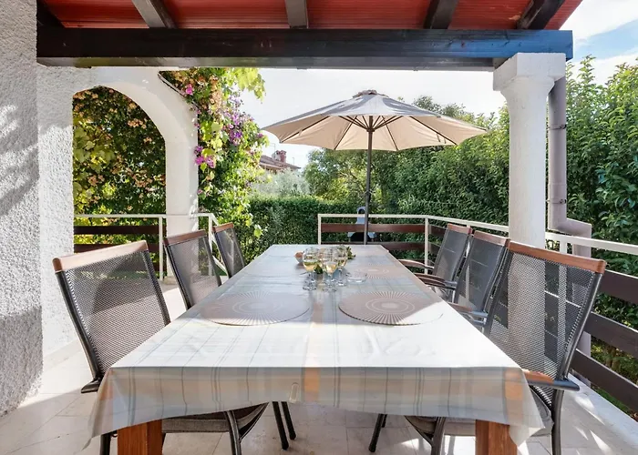 Mit Pool- Grosser Garten By Interhome Nyaraló